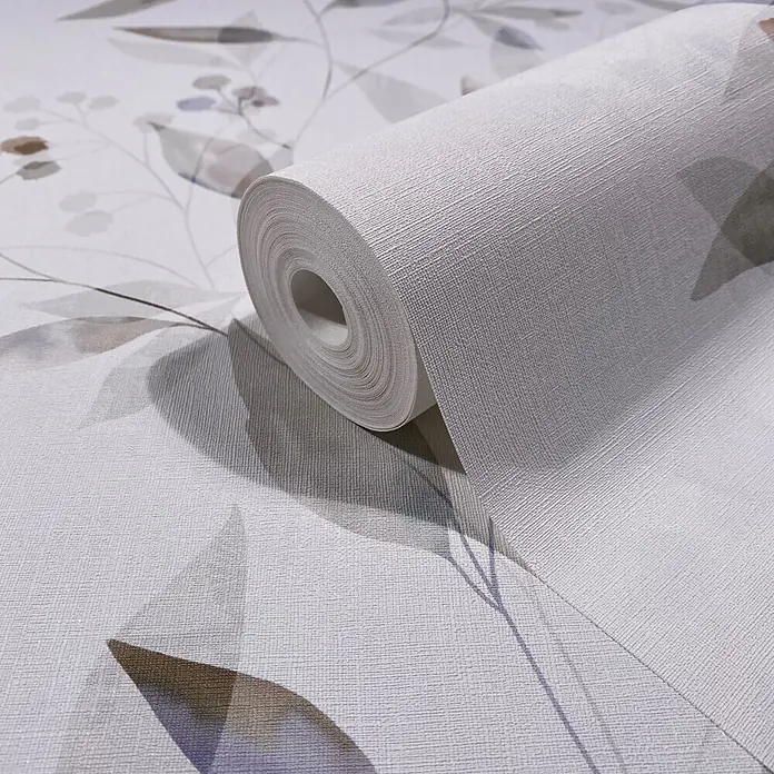 Marburg Novamur Plus Fresh UP Vliestapete Floral - Weiß-Grün, Floral, 10,05 x 0,53 m - Strukturierte, hellfarbene Tapetenrolle mit dezentem Pflanzenmuster, teilweise abgerollt gezeigt.
