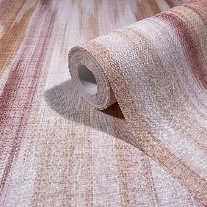Marburg Novamur Plus Fresh UP Vliestapete Streifen - Weiß-Rot, Streifen, 10,05 x 0,53 m - Rolle texturierter Tapete mit pinselstrichähnlichen Streifen in Beige-, Braun- und Rottönen, teilweise abgerollt.