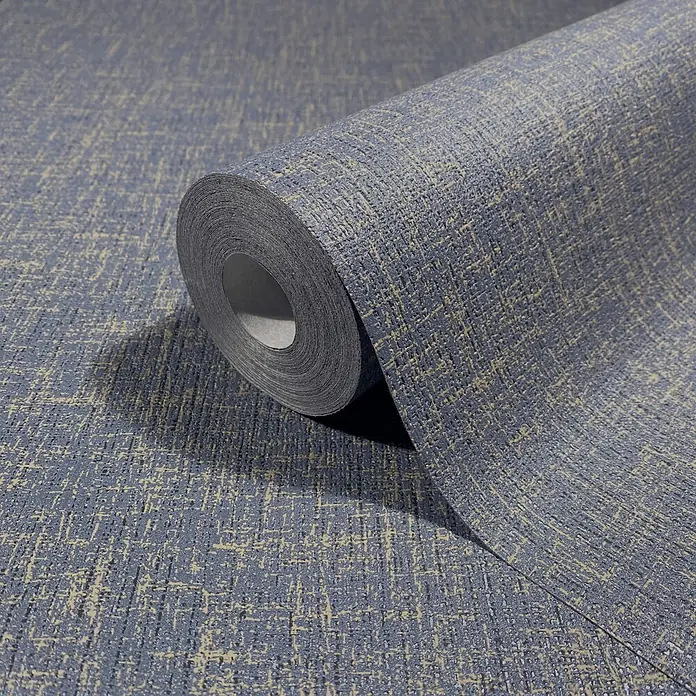 Marburg Vliestapete Novamur Naomi Uni III - Schwarz, Uni, 10,05 x 0,53 m - Rolle strukturierter blau-grauer Tapete mit unregelmäßigem beigem Muster, teilweise abgerollt.