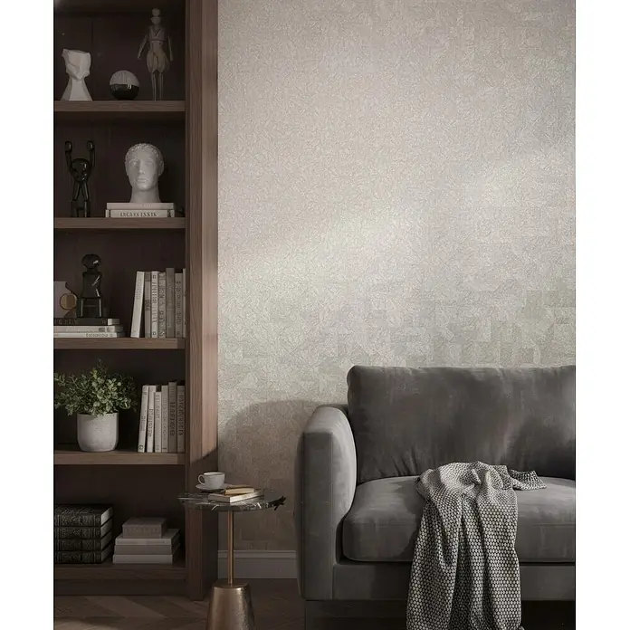 Marburg Whisper Vliestapete Grafik I - Grau-Beige, Grafisch, 10,05 x 0,53 m - Hellbeige/graue gemusterte Tapete an einer Wand in einem Wohnzimmer.