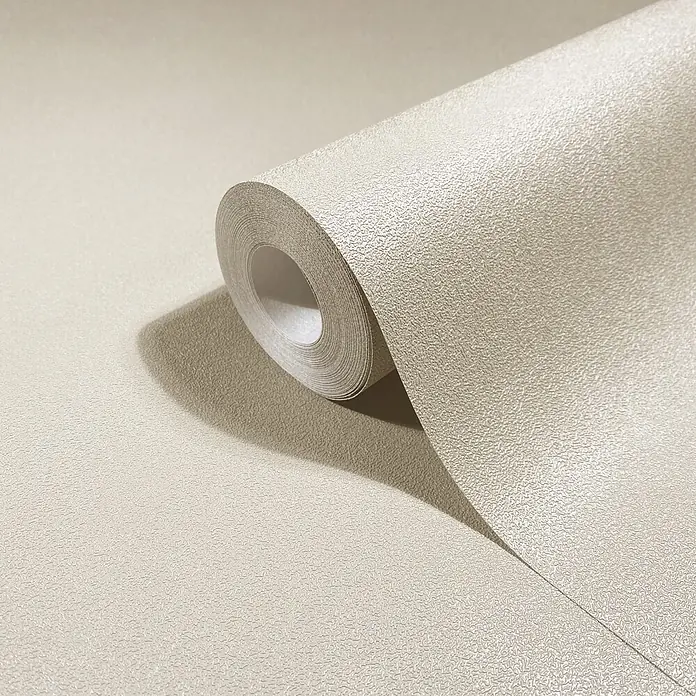 Marburg Vliestapete Novamur Naomi Uni I - Weiß-Beige, Uni, 10,05 x 0,53 m - Helle beige strukturierte Tapete, teilweise abgerollt, zeigt ihr subtiles Prägemuster.