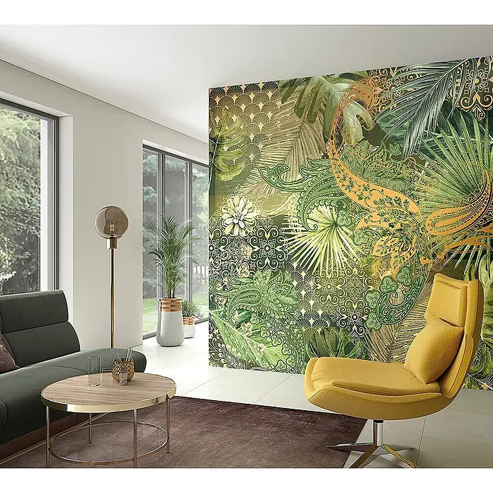 Marburg Smart Art Aspiration Fototapete Floral IV - B x H: 2,65 mm x 270 cm, Vlies - Elegante grün-goldene Tapete mit tropischem Paisley-Muster in einem modernen Wohnzimmer.