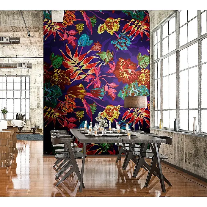 Marburg Smart Art Aspiration Fototapete Floral - B x H: 159 mm x 270 cm, Vlies - Lebhafte florale Tapete mit bunten tropischen Blumen und Blättern auf dunklem Hintergrund, in einem Esszimmer installiert.