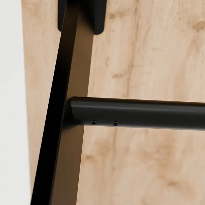 Walteco Tischbein Framy - L x B x H: 72,8 x 22,3 x 72 cm, Schwarz - Schwarze Metallstange mit Inbusschrauben, die an eine helle Holzplatte angeschlossen ist, neben einem vertikalen schwarzen Träger.