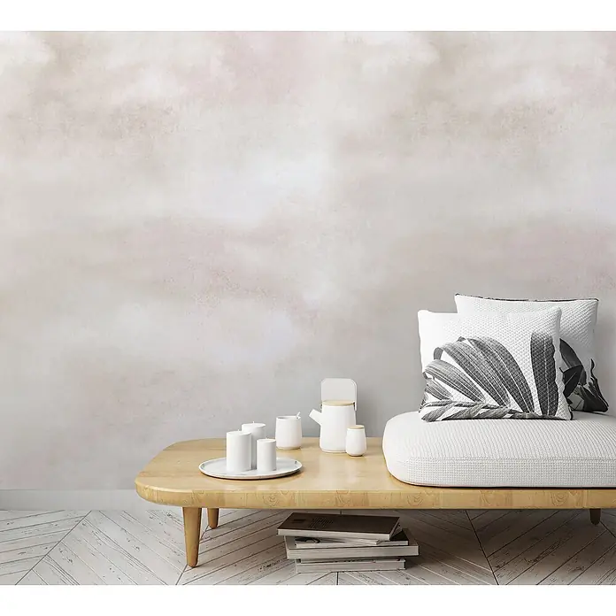Marburg Smart Art Aspiration Fototapete Wolken I - B x H: 212 x 270 cm, Vlies, Beige - Eine Wand mit einem hellen, abstrakten Muster im Aquarell-Effekt in sanften, neutralen Beige- und Grautönen.