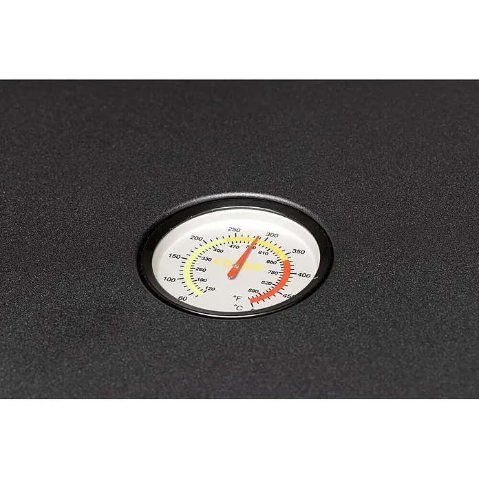 Cozze Plancha-Grill G 500 - Grillfläche (B x T): 53,5 x 41,8 cm, 5 kW, Schwarz - Nahaufnahme eines runden Schwarz-Weiß-Thermometers, eingebettet in eine schwarze, texturierte Oberfläche, das die Temperatur in °F und °C mit einem roten Zeiger anzeigt.