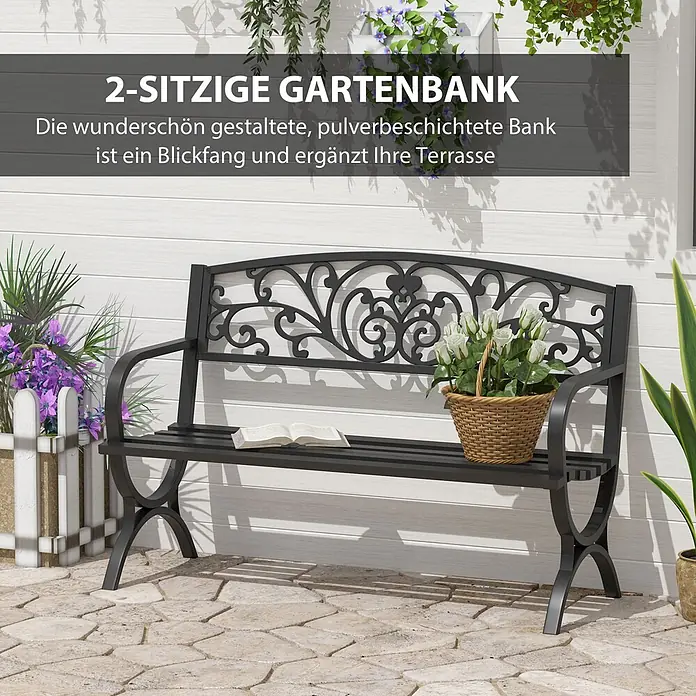 Outsunny Gartenbank - Metall, Schwarz - Schwarze, pulverbeschichtete 2-Sitzer Gartenbank aus Metall mit verzierter Rückenlehne, auf einer Terrasse.