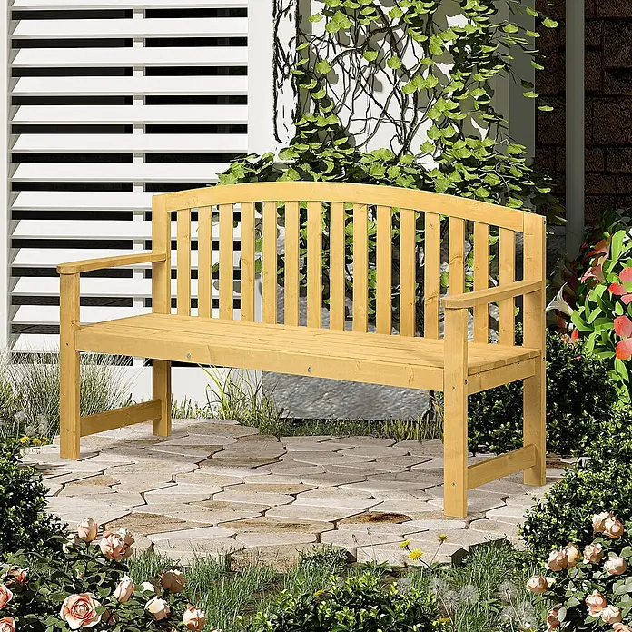 Outsunny Gartenbank - Tannenholz, Orange - Helle Holz-Gartenbank mit Lattenrücken und Sitzfläche auf gepflasterter Terrasse, umgeben von Gartenpflanzen.