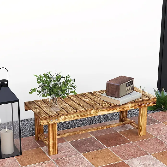 Outsunny Gartenbank - B x T x H: 38 x 38 x 35 cm, Tannenholz, Verkohlt - Hölzerne Lattenbank mit Naturfinish, als Dekorationselement auf einer Terrasse.