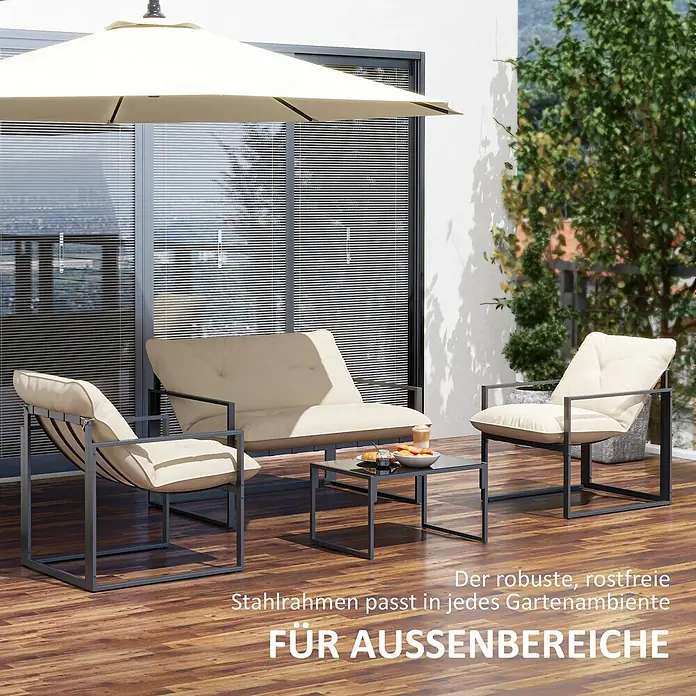 Outsunny Loungemöbel-Set - 4 -tlg., Stahl, Polyester, Schaumstoff, Sitzkissen, Grau+Beige - Outdoor-Lounge-Set mit dunklen Metallrahmen und cremefarbenen Kissen auf einer Holzterrasse, bestehend aus zwei Sesseln, einem Zweisitzer-Sofa und einem Couchtisch.