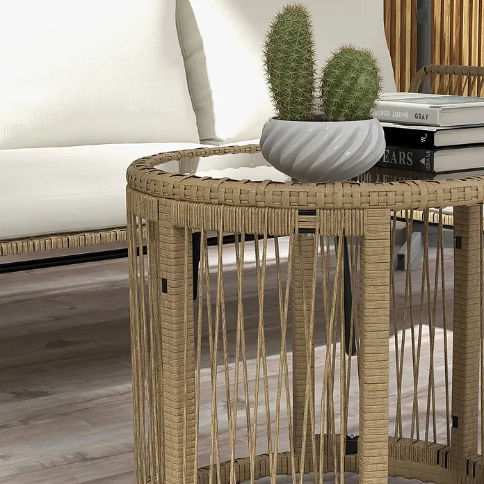 Outsunny Loungemöbel-Set - 3 -tlg., Metall, PE-Rattan, Polyester, Sitzkissen, Cremeweiß - Runder, geflochtener Rattantisch mit Glasplatte, auf dem ein Kaktus und Bücher stehen, neben einem Outdoor-Sofa.