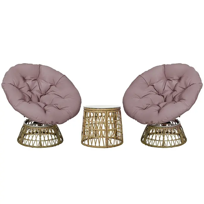 Outsunny Loungemöbel-Set mit Tisch - 3 -tlg., PE Rattan, Stahl, Polyester, 360° Drehbare Stühle, Kaffee - Outdoor-Lounge-Set: zwei Stühle mit hellvioletten Kissen und naturfarbenen Korbsockeln, flankierend einen passenden Korbtisch mit Glasplatte.