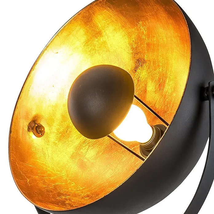 Globo Stehleuchte Bowy - 40 W, Höhe: 1.518 mm, E27 - Schwarze Lampe mit goldenem Innenreflektor und sichtbarer Glühbirne, teilweise von einem dunklen Element verdeckt.