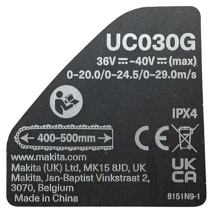Makita Akku-Kettensäge UC030GE103 - 40 V, Li-Ionen, 1 Akku, Schwertlänge: 50 cm - Schwarzes Makita UC030G Kettensägenetikett mit weißem Text, das Spannung, Kettengeschwindigkeit, Schwertlänge und Konformitätszeichen zeigt.