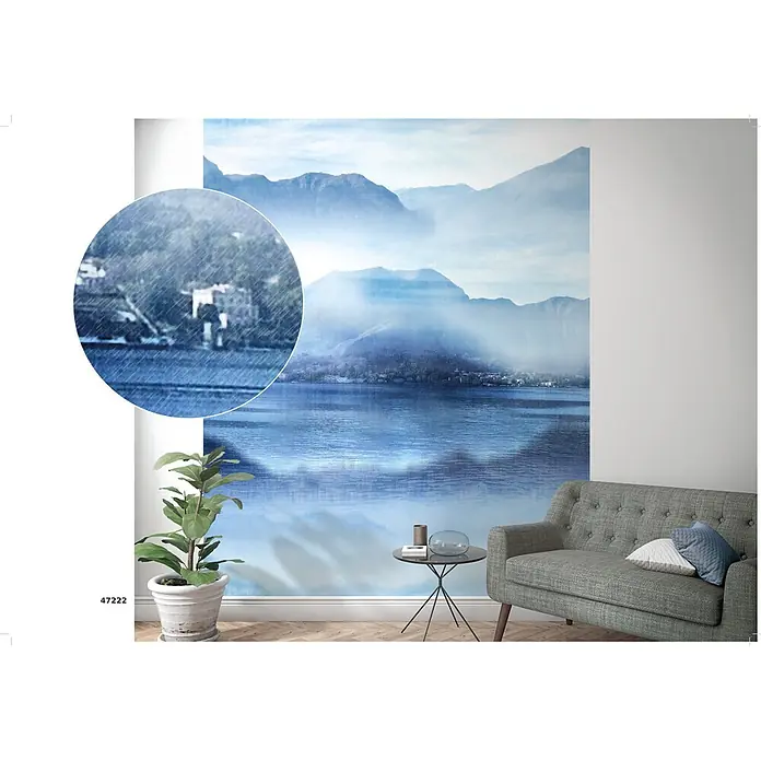 Marburg Smart Art Easy Fototapete Illustration II - B x H: 212 x 270 cm, Vlies - Große Wandtapete mit regnerischer blauer Bergseelandschaft, die das Ambiente eines Wohnzimmers bereichert.