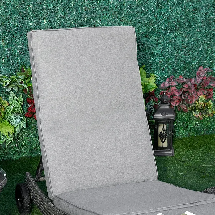 Outsunny Gartenliege - Grau, Metall - Grauer Outdoor-Liegestuhl mit Rattan-Basis und Rädern.