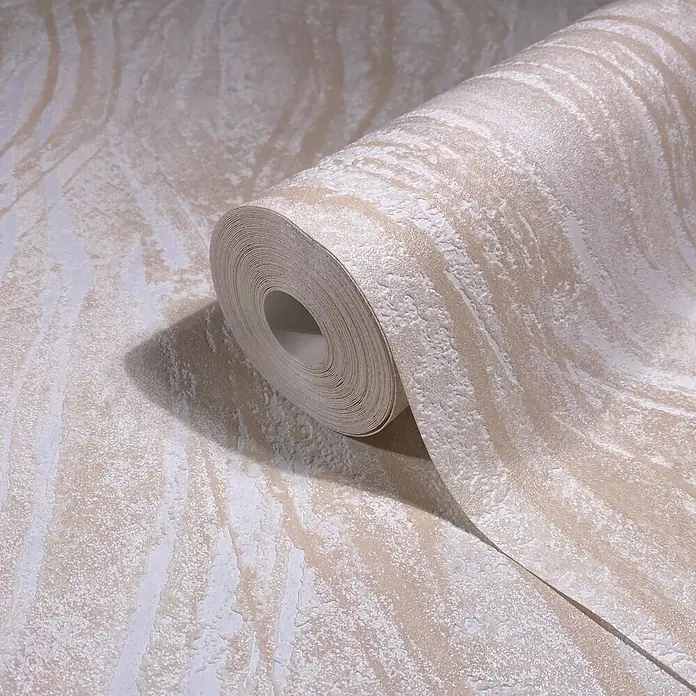 Marburg Vliestapete Novamur Naomi Grafik - Beige, Grafisch, 10,05 x 0,53 m - Teilweise ausgerollte Rolle gemusterter, strukturierter Tapete in Hellbeige und Weiß.