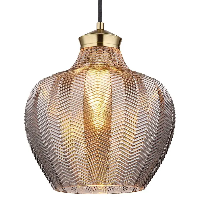 Globo Pendelleuchte Jessica - 60 W, Ø x H: 25 x 120 cm - Hängelampe mit Chevron-gemustertem Glasschirm und Messingfassung, strahlt warmes Licht aus.