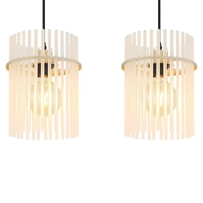 Globo Pendelleuchte Gorley - Höhe: 1.400 mm, 60 W, E27 - Zwei moderne Pendelleuchten mit zylindrischen Schirmen aus weißen vertikalen Lamellen, mit glühenden Edison-Glühbirnen und schwarzen Kabeln.