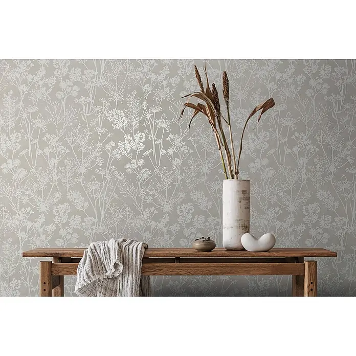 Marburg Vliestapete Novamur Mona Floral I - Grau, Floral, 10,05 x 0,53 m - Hellgraue Tapete mit einem aufwendigen weißen Blumenmuster.