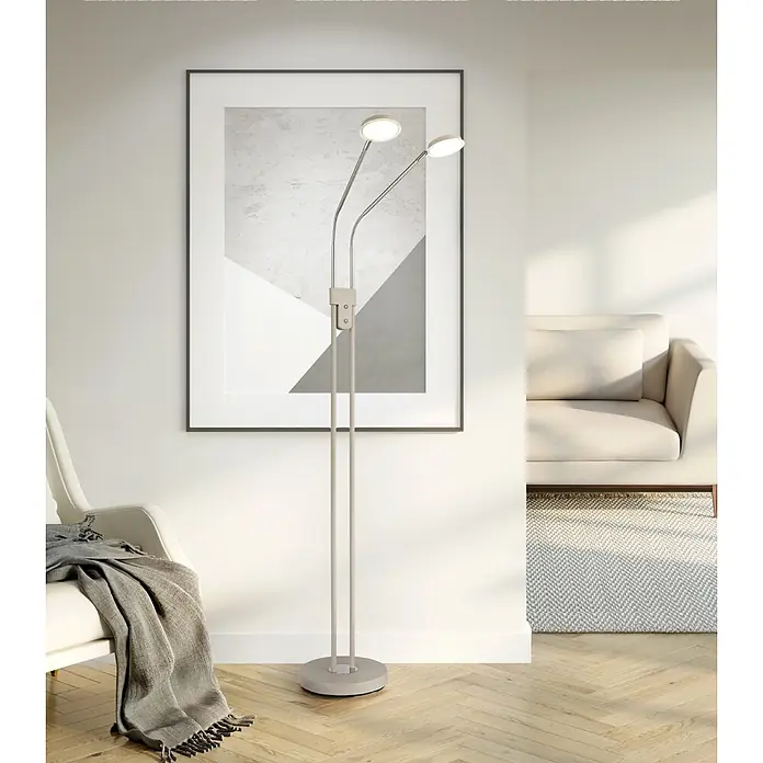 Globo LED-Deckenfluter Silvio - 6,5 W, Höhe: 1.730 mm - Stehlampe in Beige mit zwei verstellbaren silber-chrom LED-Köpfen. Bietet Arbeitsbeleuchtung in einem modernen Wohnzimmer.