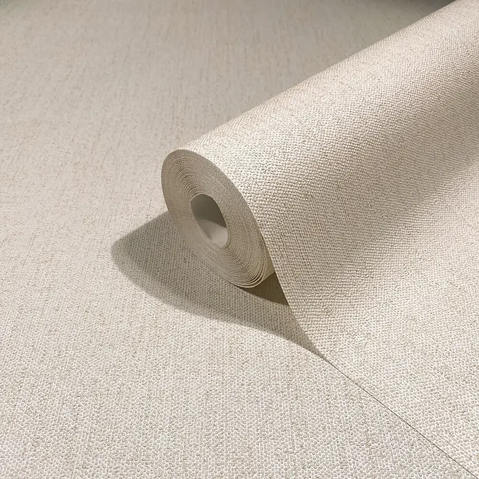 Marburg Vliestapete Novamur Leyla Uni - Beige, Uni, 10,05 x 0,53 m - Rolle hellbeiger, texturierter Tapete mit Leinenmuster, auf passende Oberfläche ausgerollt.