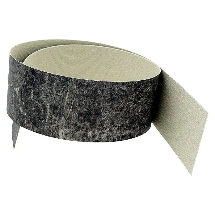 CUCINE Umleimer 3585 Percy Stone - L x H: 65 x 4,4 cm, 2 Stk. - Nahaufnahme eines dekorativen, aufgerollten Kantenumleimers in Steinoptik, ideal für Möbel und Innenausbau.