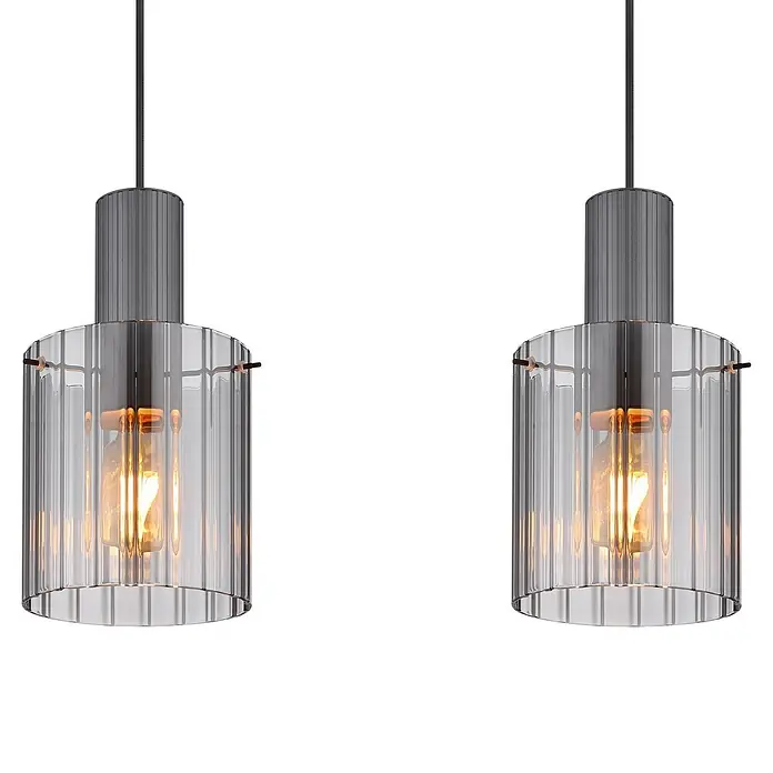 Globo Pendelleuchte Tulivar - 40 W, L x B x H: 980 x 180 x 1.200 mm - Zwei gerippte Klarglas-Pendelleuchten mit grauen Metallaufsätzen und beleuchteten Glühbirnen mit freiliegenden Glühfäden, die an schwarzen Kabeln hängen.