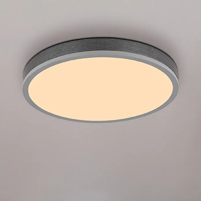 Globo LED-Panel rund Doro - 24 W, Ø x H: 45 x 8,5 cm - Runde LED-Deckenleuchte mit dunkelgrauem, texturiertem Rahmen und silbernem Rand, strahlt warmweißes Licht aus.