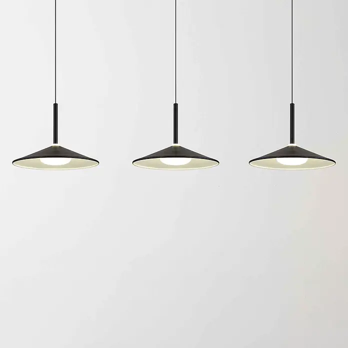 Globo LED-Pendelleuchte rund Lampone - 24 W, Neutralweiß - Drei schwarze Pendelleuchten mit weißen Innenseiten.