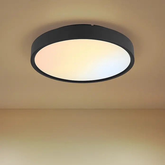 Globo LED-Deckenleuchte Jess - 57 W - Schwarze runde LED-Deckenleuchte mit leuchtendem Diffusor, der einen warmen bis kühlen Glanz zeigt.