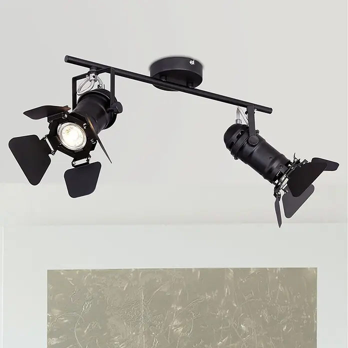 Globo Deckenstrahler Egon - 100 W, L x B x H: 54 x 16 x 26,5 cm, GU10 - Schwarze Deckenleuchte mit zwei verstellbaren Strahlern und Lichtklappen, ein Licht leuchtet.
