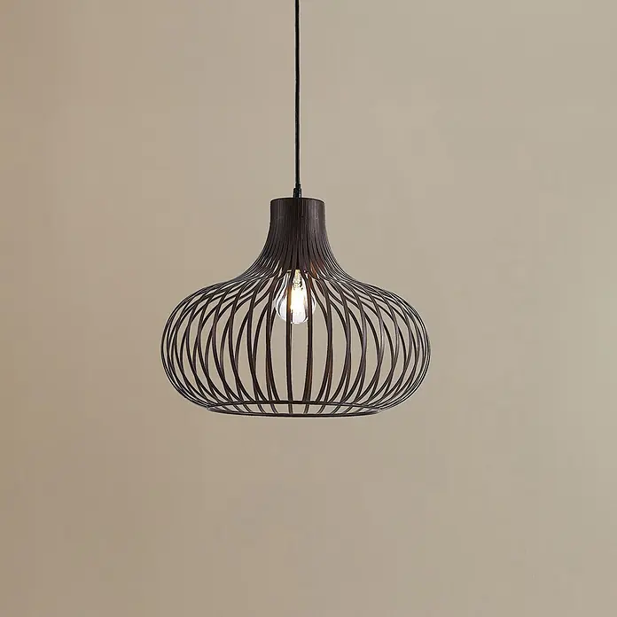 Globo Pendelleuchte Mateo - Höhe: 1.500 mm - Dunkle Metall-Käfig-Pendelleuchte mit geschwungenem Lamellendesign und sichtbarer Glühbirne.