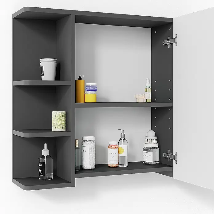 Vicco Badmöbel-Set Fynn Anthrazit/Goldkraft Eiche 2 Teile - Anthrazit, Matt - Dunkelgrauer wandmontierter Badezimmerschrank mit offener Tür, bestückt mit verschiedenen Pflegeprodukten.