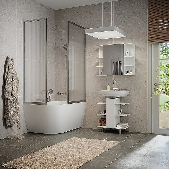 Vicco Badmöbel-Set Fynn Weiß 2 Teile, Waschbeckenunterschrank und Bad Spiegelschrank - Weiß, Matt - Weißer Badewanne mit geriffelter Glas-Duschwand und passendem weißen Waschtisch mit Waschbecken und Spiegelschrank im modernen Bad.