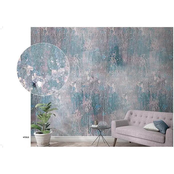 Marburg Smart Art Easy Fototapete Holzoptik - B x H: 159 mm x 270 cm, Vlies, Blau-Rot - Industrielle Tapete in verwittertem Blaugrün-Altrosa mit Patina und Nieten-Details, als Wandverkleidung in einem Raum dargestellt.