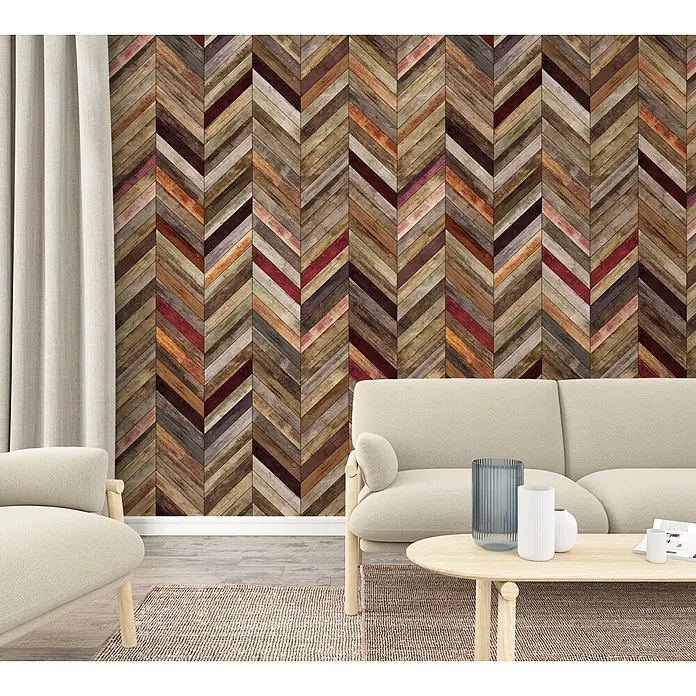 Marburg Fototapete Holzoptik - B x H: 159 mm x 270 cm, Vlies, Braun-Rot - Chevron-Wandverkleidung aus Holz in verschiedenen Natur- und Farbplanken in einem modernen Wohnzimmer.