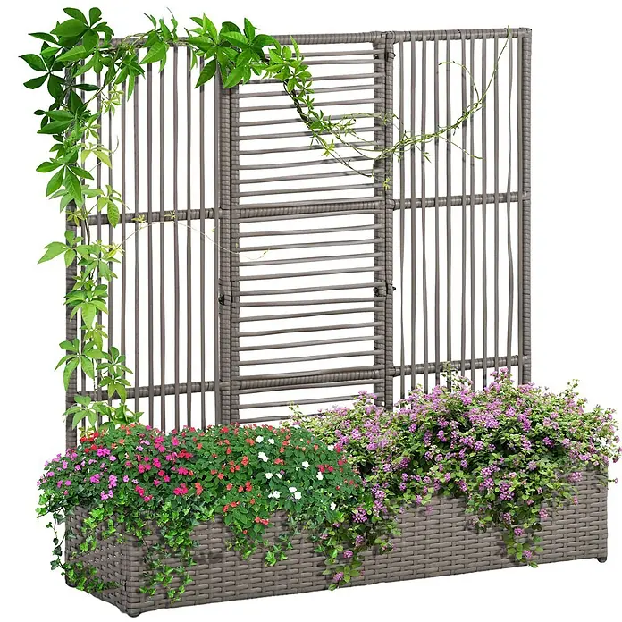 Outsunny Hochbeet -  - Grauer Rattan-Pflanzkasten mit integriertem Spalier, geschmückt mit leuchtend pinken, roten und weißen Blumen und grünen Kletterpflanzen.