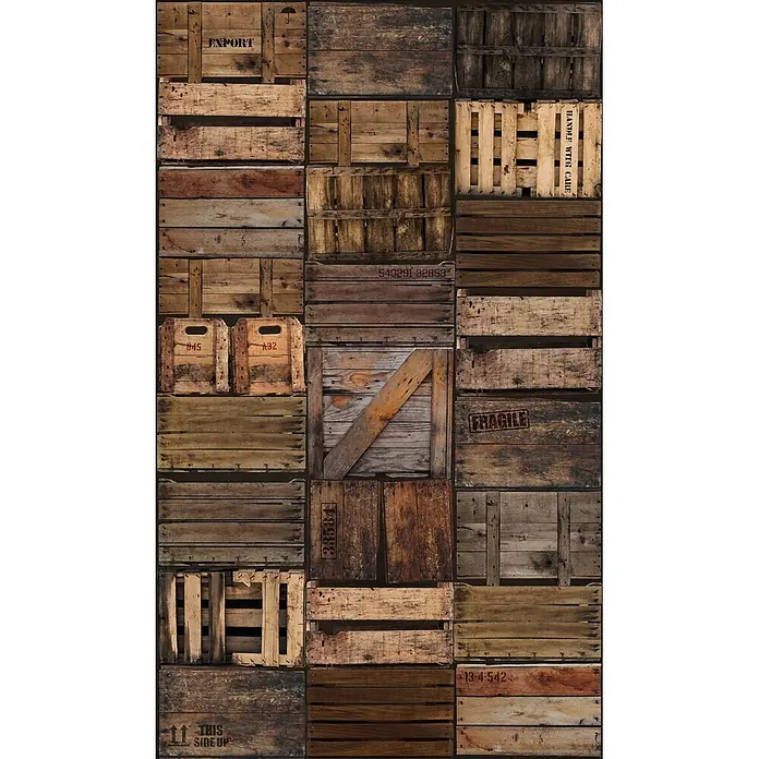 Marburg Smart Art Easy Fototapete Illustration V - B x H: 159 mm x 270 cm, Vlies - Ein Gitter aus verwitterten Holzkisten in verschiedenen Farbtönen, mit Versandetiketten wie 'EXPORT', 'FRAGILE' und numerischen Markierungen.