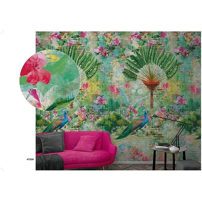 Marburg Fototapete Maueroptik - B x H: 159 mm x 270 cm, Vlies - Lebendige tropische Tapete mit bunten Blumen, Pfauen und Palmenblättern an einer Zimmerwand.