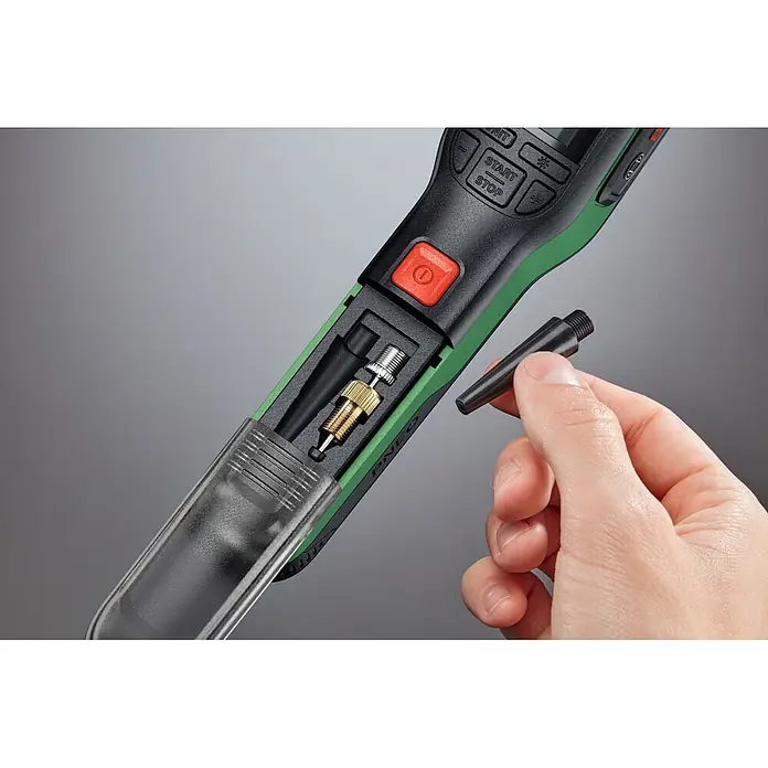 Bosch Akku-Luftpumpe Pneo - 3,6 V, Max. Druck: 10,3 bar - Schwarz-grünes Handwerkzeug mit Zubehörfächern; eine Hand entnimmt eine schwarze Düse.