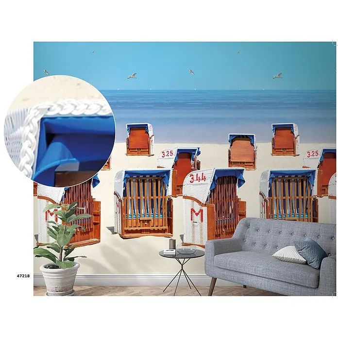 Marburg Smart Art Easy Fototapete Floral V - B x H: 159 mm x 270 cm, Vlies - Wandbild einer sonnigen Strandlandschaft mit blauen und weißen Strandkörben, in einem Wohnzimmer.