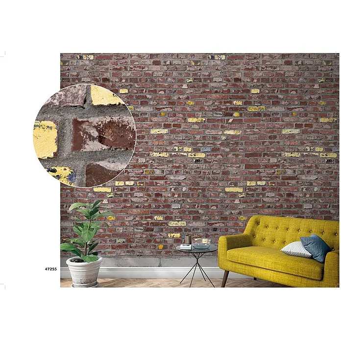 Marburg Smart Art Easy Fototapete Mauer - B x H: 159 mm x 270 cm, Vlies, Rot-Gold - Tapete aus rotem Ziegelstein mit gelben Farbakzenten, schmückt eine Wohnzimmerwand hinter einem gelben Sofa und einer Pflanze.