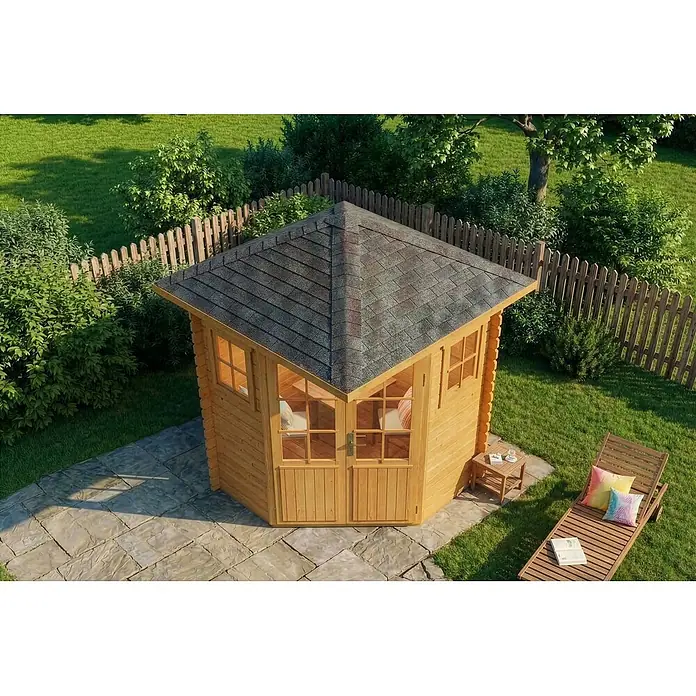 Alpholz Gartenhaus ECO Set Sunny A imprägniert - Außenmaß inkl. Dachüberstand (B x T): 220 x 220 cm, Holz, Pinie - Sechseckiges Holz-Gartenhaus mit Schindeldach auf Steinterrasse mit Gartenmöbeln, umgeben von Grün.