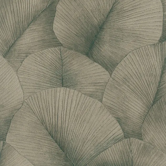 Marburg Kumano Vliestapete Floral - Gold, Floral, 10,05 x 0,53 m - Strukturierte Tapete mit überlappenden großen Blättern in gedämpftem Olivgrün und markanten vertikalen Adern, die das Muster bereichern.