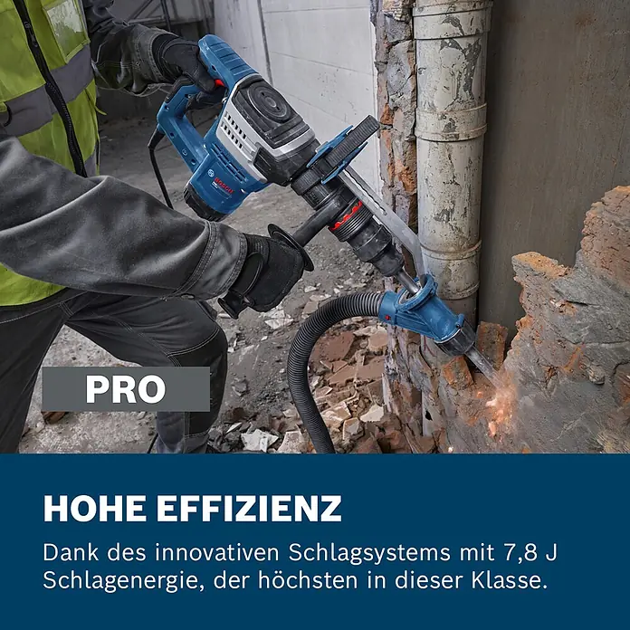 Bosch Professional Schlaghammer GSH5MX - 1.100 W, 7,8 J, Max. Schlagzahl: 2.900 U/min - Arbeiter nutzt blauen Bosch Bohrhammer mit Staubabsaugung zum Abtragen einer Ziegelwand.
