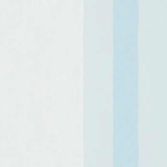 Marburg Vliestapete Novamur Oriana Streifen - Blau, Streifen, 10,05 x 0,53 m - Hellblaues und weißes vertikales Streifenmuster mit feiner Papiertextur.