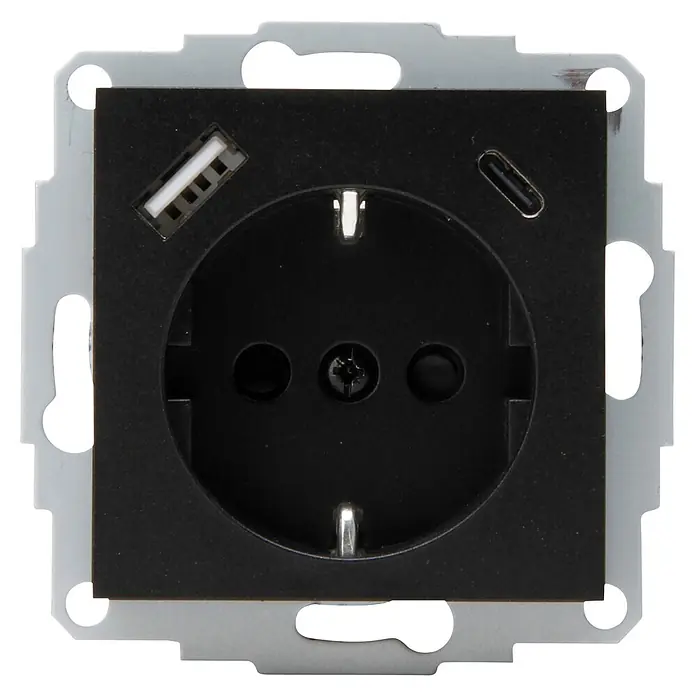Kopp USB-Steckdose Athenis - Schwarz matt, Matt, Unterputzmontage - Schwarze Schuko-Steckdose mit integrierten USB-A und USB-C Ladeanschlüssen, auf grauem Rahmen.