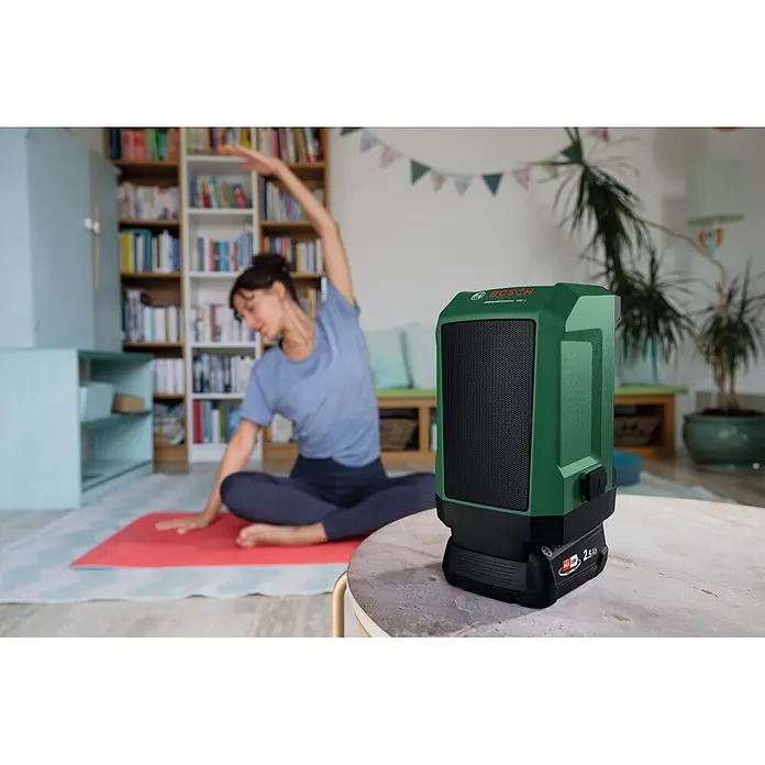 Bosch Power for All 18V Bluetooth-Lautsprecher Universal 18V-1 - 18 V, Ohne Akku - Grüner und schwarzer Bosch Universal Lautsprecher 18V-1 auf einem Tisch.