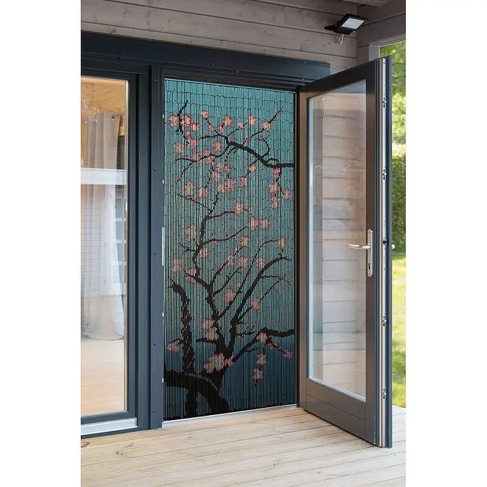 Conacord Türvorhang Blüten - Blau, B x H: 90 x 200 cm - Perlenvorhang mit blauem Hintergrund, schwarzen Ästen und rosa Kirschblüten, in einer Tür.